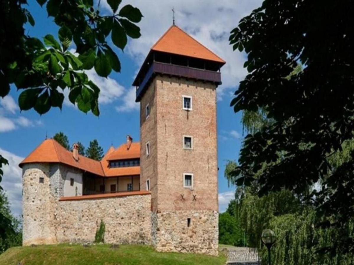 Apartmant Sandra - Big Terace And Free Parking Apartamento Karlovac Exterior foto