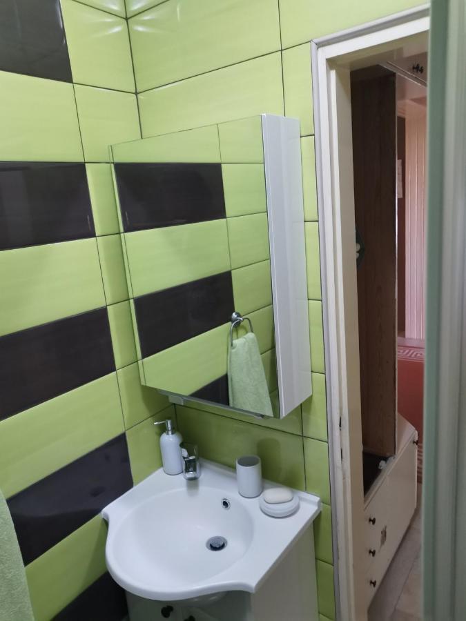 Apartmant Sandra - Big Terace And Free Parking Apartamento Karlovac Exterior foto