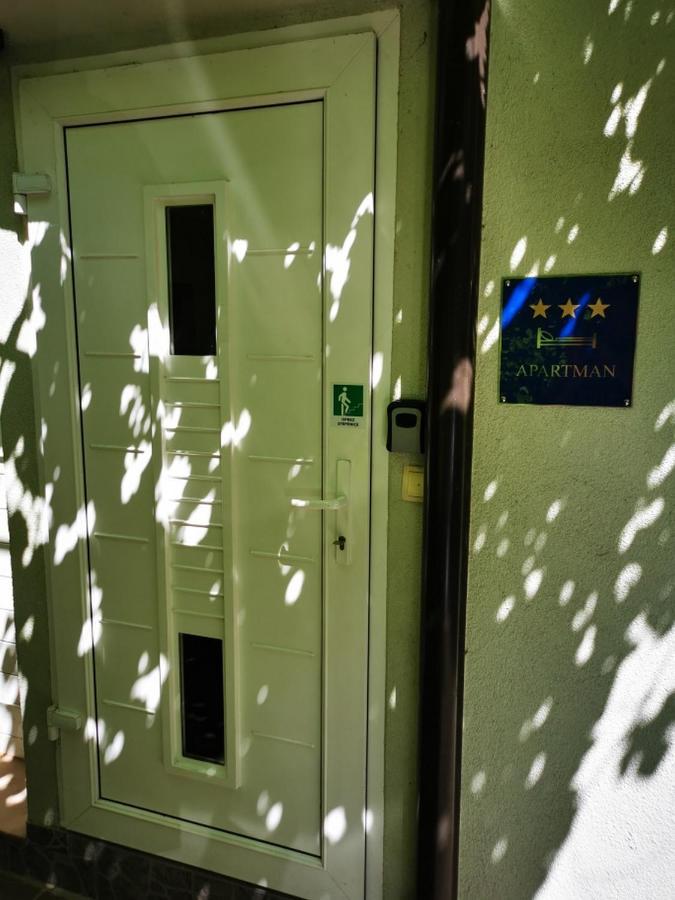 Apartmant Sandra - Big Terace And Free Parking Apartamento Karlovac Exterior foto